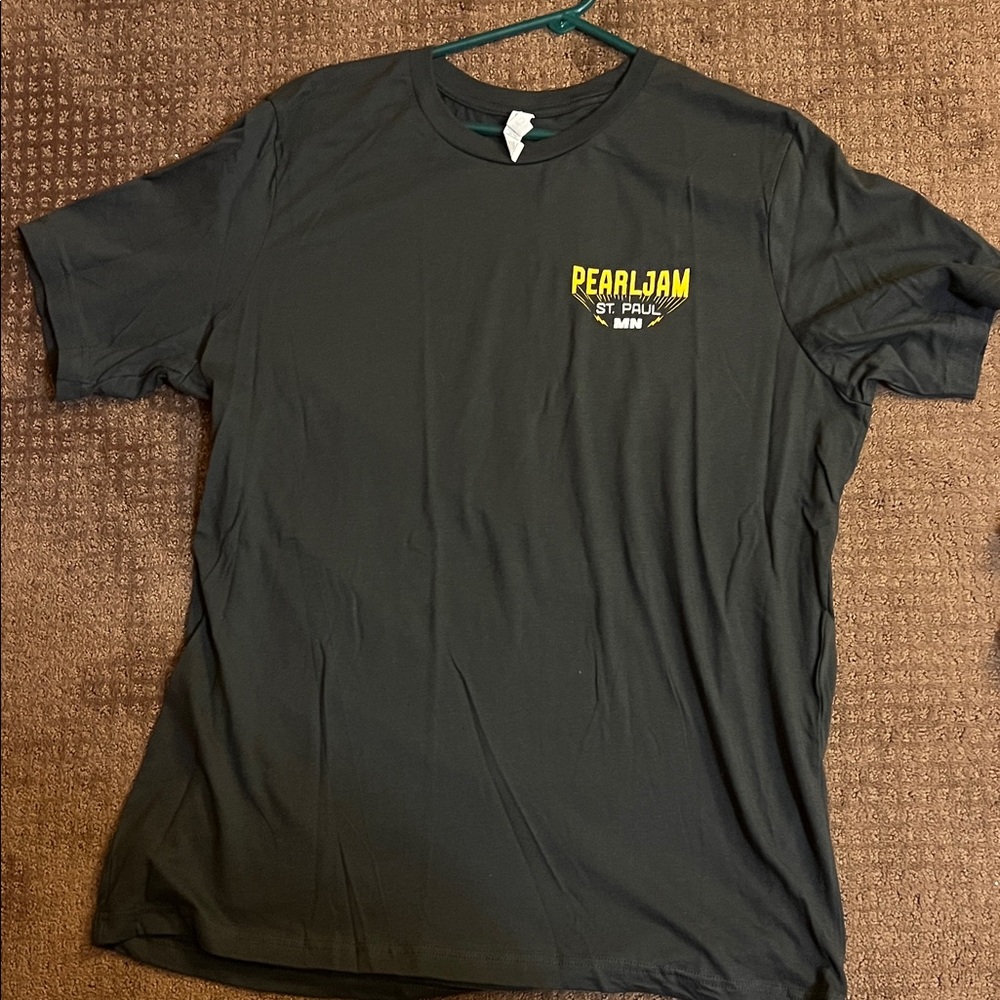 Pearl Jam Men's Tee never worn- brand new- St Paul show